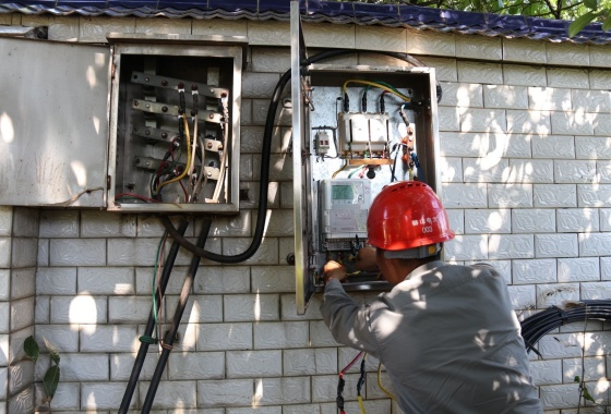 “汗”衛萬家燈火——長理電氣學子赴國網益陽供電公司開展基層檢修與電氣安裝服務實踐紀實