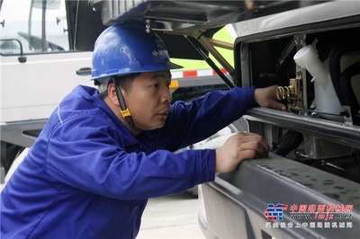 匠心卅載丨中聯重科邱志良 大噸位起重機故障手到“病”除的服務大師